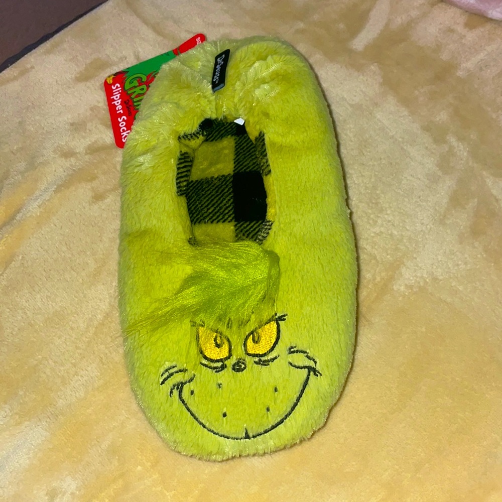 NWT the grinch slipper socks sz m/l